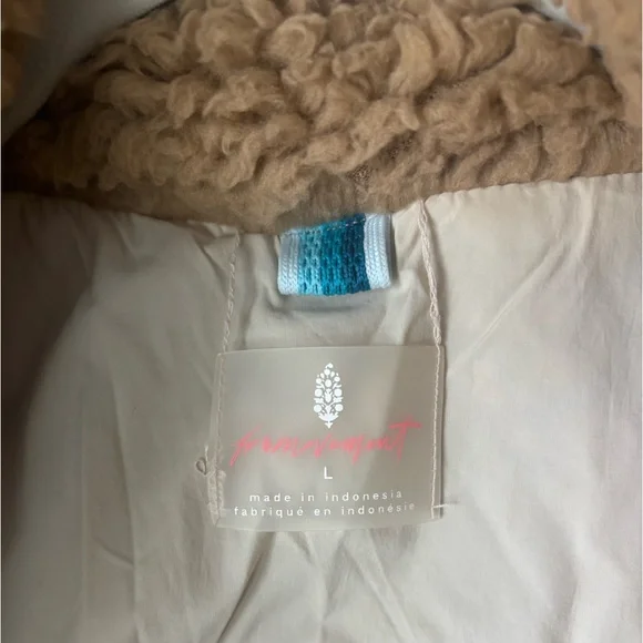 FP Movement Highline Reversible Sherpa Vest - Picture 8 of 13